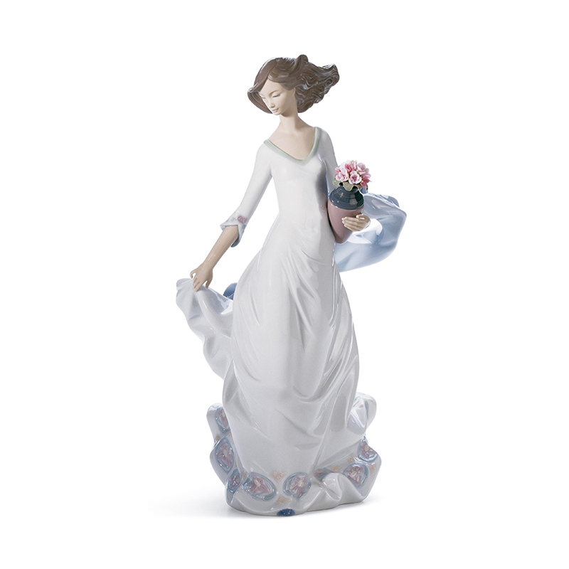 

Lladro Reverie Moment Woman Figurine