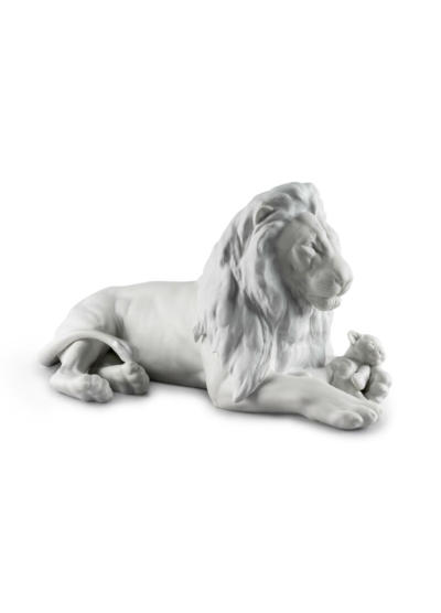 

Lion With Cub Figurine