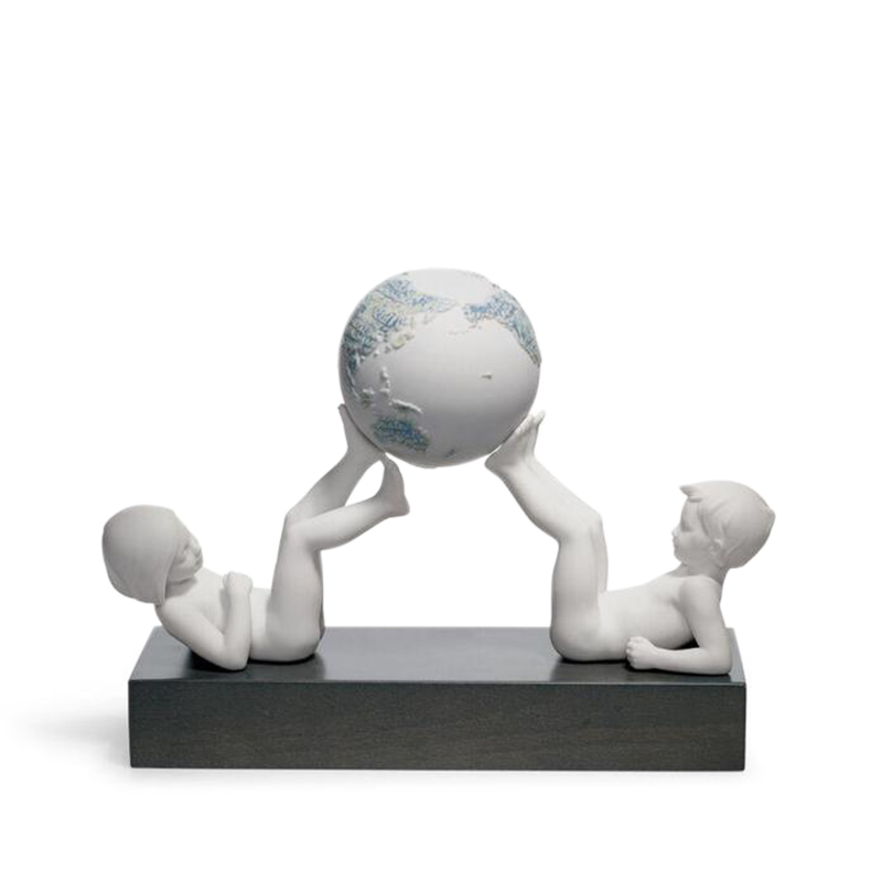 

Lladro Humanitas Fraternitas